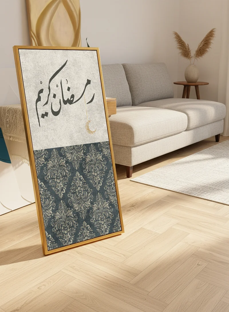 لوحة لوحة كانفاس على إطار خشبي بإطار خارجي ذهبي مع حامل خلفي بتصميم رمضان كريم
